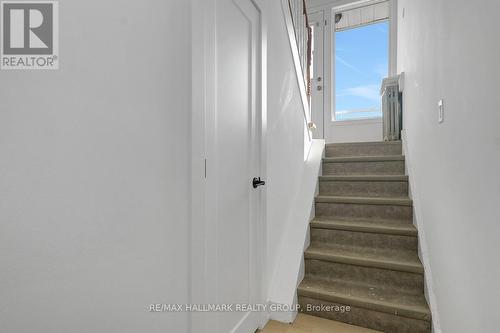 269 Michel Circle, Ottawa, ON - Indoor Photo Showing Other Room