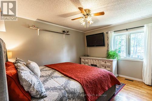 7819 5Th Line, Essa, ON - Indoor Photo Showing Bedroom