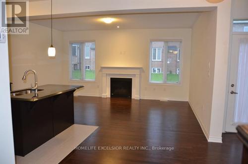 130 Major Crescent, Aurora, ON - Indoor Photo Showing Living Room With Fireplace