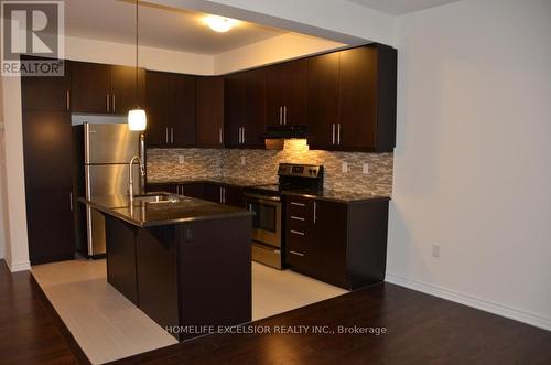 130 Major Crescent, Aurora, ON - Indoor Photo Showing Kitchen