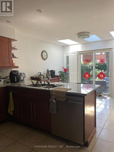 4072 Colonial Drive, Mississauga, ON - Indoor Photo Showing Kitchen With Double Sink