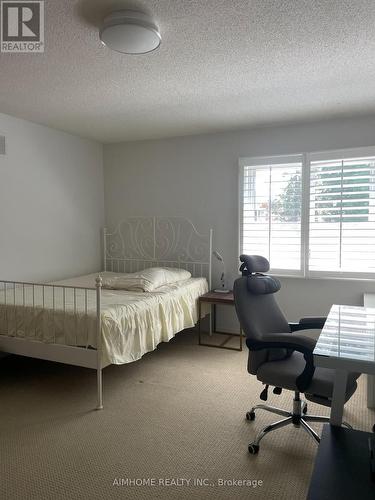 4072 Colonial Drive, Mississauga, ON - Indoor Photo Showing Bedroom
