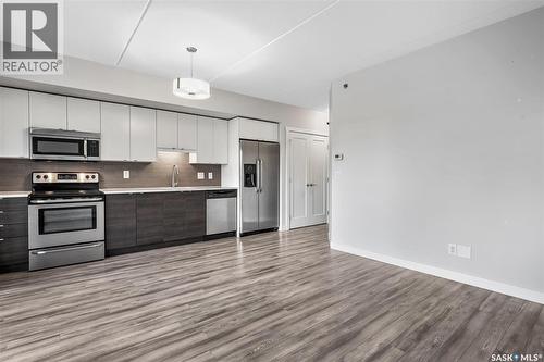 504 550 4Th Avenue N, Saskatoon, SK - Indoor Photo Showing Kitchen With Stainless Steel Kitchen