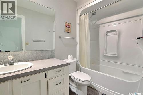 122 Edenwold Crescent, Regina, SK - Indoor Photo Showing Bathroom