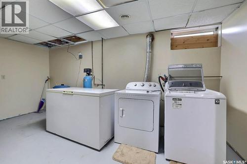 122 Edenwold Crescent, Regina, SK - Indoor Photo Showing Laundry Room