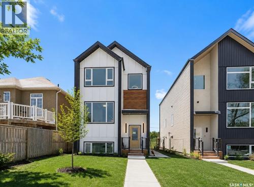 424 Empress Street, Saskatoon, SK - Outdoor With Facade