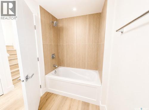 424 Empress Street, Saskatoon, SK - Indoor Photo Showing Bathroom