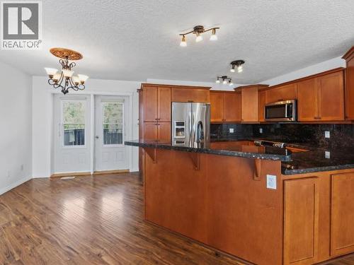 4 Ruby Lane, Whitehorse, YT - Indoor Photo Showing Kitchen