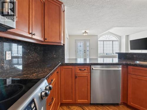 4 Ruby Lane, Whitehorse, YT - Indoor Photo Showing Kitchen