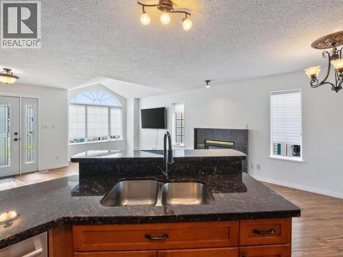 4 Ruby Lane, Whitehorse, YT - Indoor Photo Showing Kitchen With Double Sink