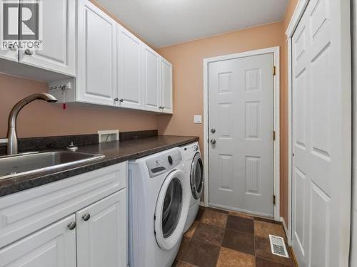 4 Ruby Lane, Whitehorse, YT - Indoor Photo Showing Laundry Room