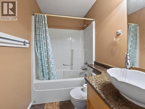 4 Ruby Lane, Whitehorse, YT - Indoor Photo Showing Bathroom