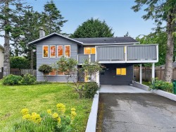 4378 Torrington Pl Saanich, BC V8N 4T8