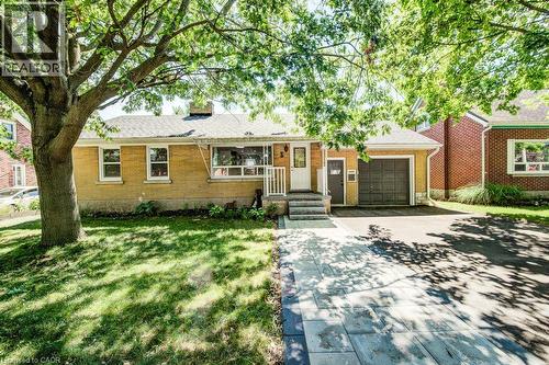 17 CRESTWOOD Avenue  Kitchener, ON N2H 4K6