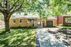 17 CRESTWOOD Avenue  Kitchener, ON N2H 4K6