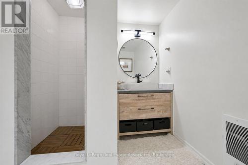 Full Bathroom - 3344 Trelawny Circle, Mississauga, ON - Indoor Photo Showing Bathroom
