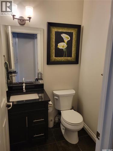 718 Patrick Bay, Saskatoon, SK - Indoor Photo Showing Bathroom