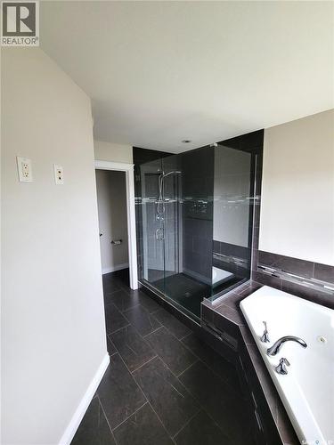 718 Patrick Bay, Saskatoon, SK - Indoor Photo Showing Bathroom