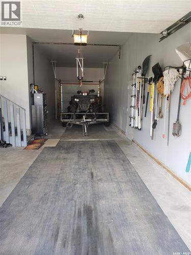 718 Patrick Bay, Saskatoon, SK - Indoor Photo Showing Garage