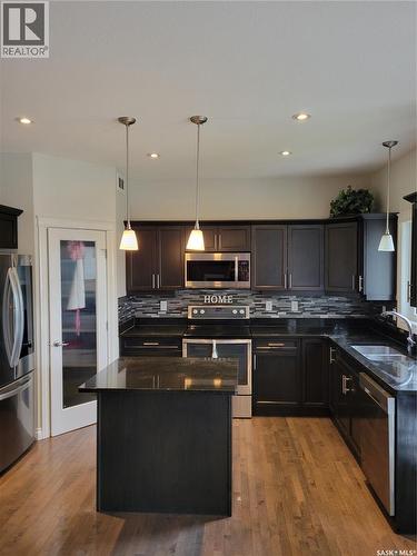 718 Patrick Bay, Saskatoon, SK - Indoor Photo Showing Kitchen With Stainless Steel Kitchen With Double Sink With Upgraded Kitchen