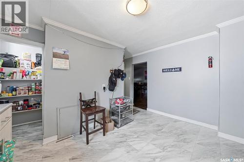 817 8Th Avenue N, Saskatoon, SK - Indoor Photo Showing Other Room