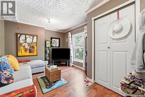 817 8Th Avenue N, Saskatoon, SK - Indoor