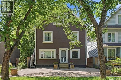 817 8Th Avenue N, Saskatoon, SK - Outdoor With Facade