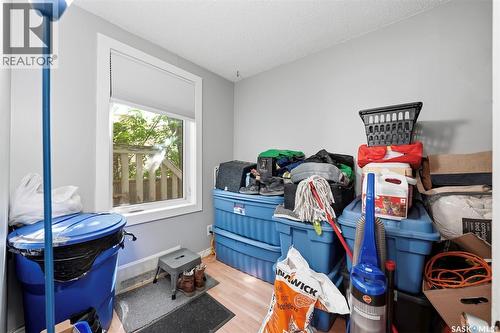 817 8Th Avenue N, Saskatoon, SK - Indoor