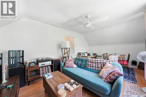 817 8Th Avenue N, Saskatoon, SK - Indoor