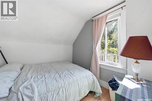 817 8Th Avenue N, Saskatoon, SK - Indoor Photo Showing Bedroom