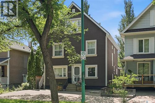 817 8Th Avenue N, Saskatoon, SK - Outdoor With Facade