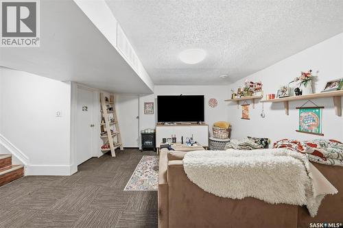 817 8Th Avenue N, Saskatoon, SK - Indoor