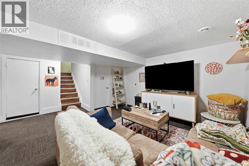 817 8Th Avenue N, Saskatoon, SK - Indoor Photo Showing Other Room
