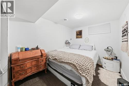 817 8Th Avenue N, Saskatoon, SK - Indoor Photo Showing Bedroom