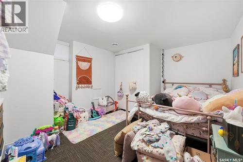 817 8Th Avenue N, Saskatoon, SK - Indoor Photo Showing Bedroom