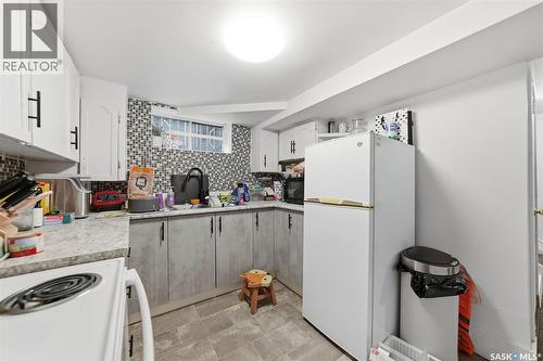 817 8Th Avenue N, Saskatoon, SK - Indoor Photo Showing Kitchen