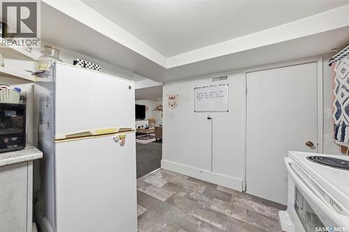 817 8Th Avenue N, Saskatoon, SK - Indoor