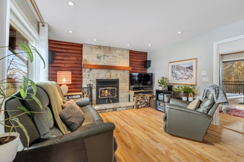 Living Room - 174 Rue Des Deux-Montagnes, Bromont, QC - Indoor Photo Showing Living Room With Fireplace