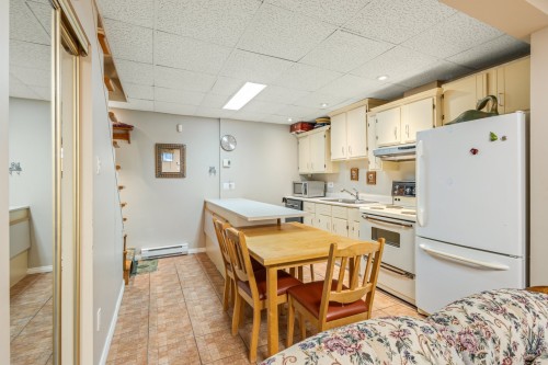 Kitchen - 174 Rue Des Deux-Montagnes, Bromont, QC - Indoor