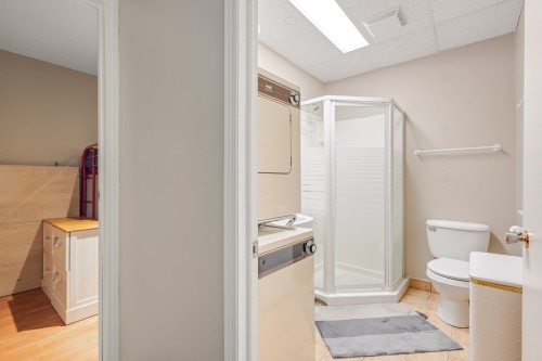 Bathroom - 174 Rue Des Deux-Montagnes, Bromont, QC - Indoor Photo Showing Bathroom