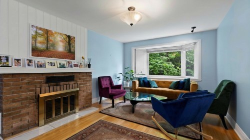 Living Room - 8 Av. Clearview, Pointe-Claire, QC - Indoor Photo Showing Living Room With Fireplace