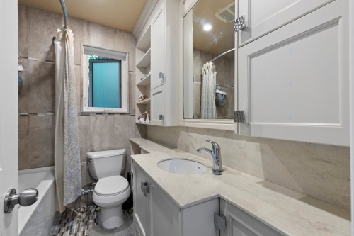 Bathroom - 8 Av. Clearview, Pointe-Claire, QC - Indoor Photo Showing Bathroom