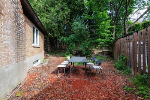 Courtyard - 8 Av. Clearview, Pointe-Claire, QC - Outdoor