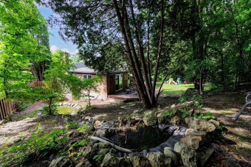 Courtyard - 8 Av. Clearview, Pointe-Claire, QC - Outdoor