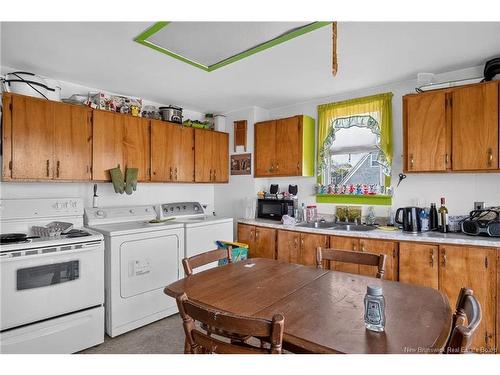 135 Riverview Dr, Saint John, NB - Indoor Photo Showing Kitchen With Double Sink