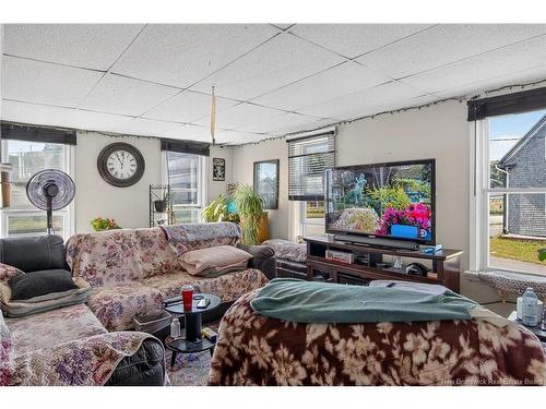 135 Riverview Dr, Saint John, NB - Indoor Photo Showing Living Room