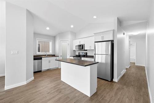 496 Hethrington Ave, Winnipeg, MB - Indoor Photo Showing Kitchen
