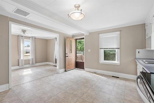 377 Main St, St Adolphe, MB - Indoor Photo Showing Kitchen