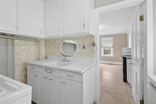 377 Main St, St Adolphe, MB - Indoor Photo Showing Other Room
