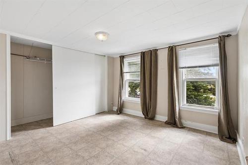377 Main St, St Adolphe, MB - Indoor Photo Showing Other Room